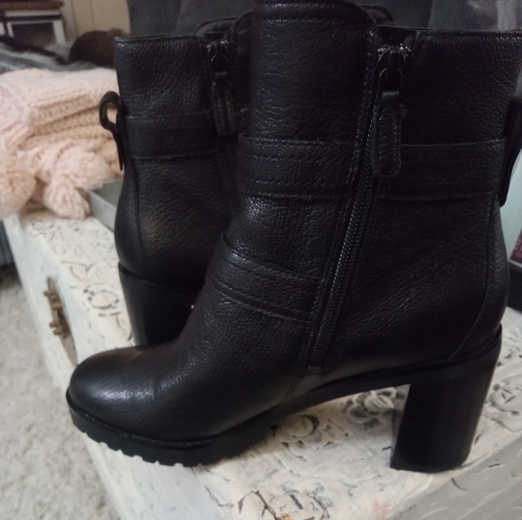 🆕⭐ COLE HAAN black leather buckle ankle boots - Picture 9 of 14
